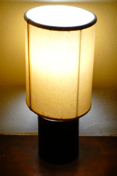 现代桌上灯图片下载