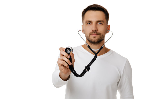 一个英俊的男医生拿着听诊器的肖像图片下载