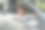 可爱的亚洲女孩在车里看着镜头微笑图片下载