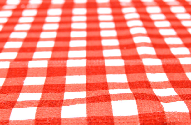 台布以红白格子纹理为背景，细致入微图片下载