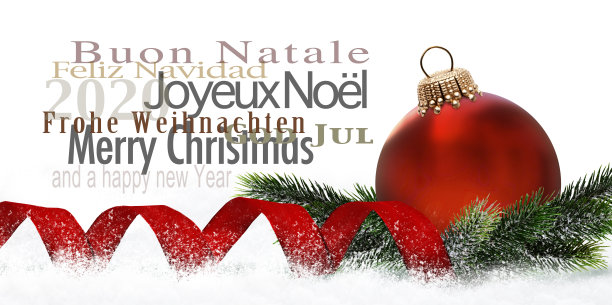 几种语言的圣诞卡与红色的小装饰品和丝带图片下载