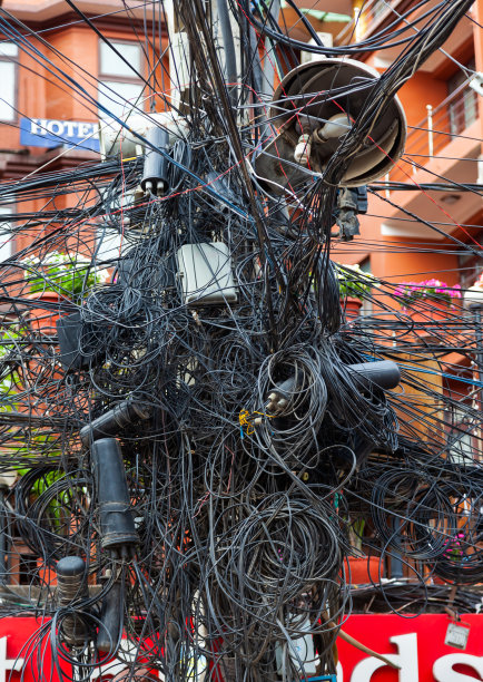 无组织的电线。图片下载