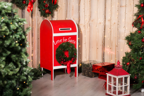 给圣诞老人寄信的红色邮箱图片下载