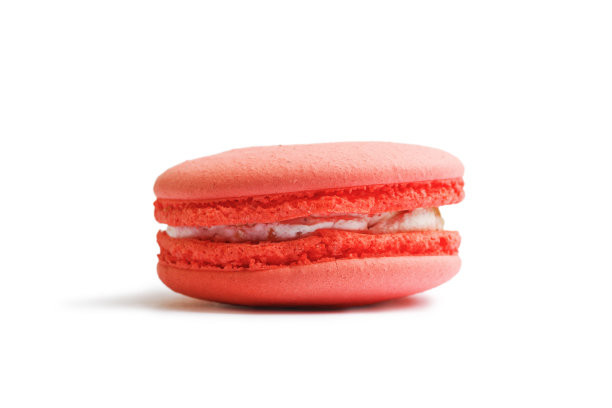 特写红色杏仁孤立在白色与阴影。前视图。图片下载