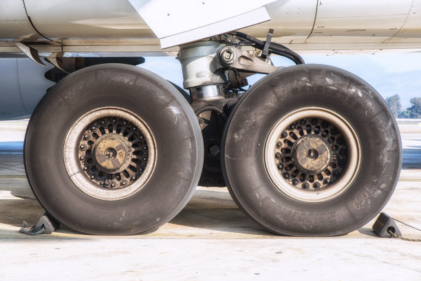 飞机的起落架图片下载