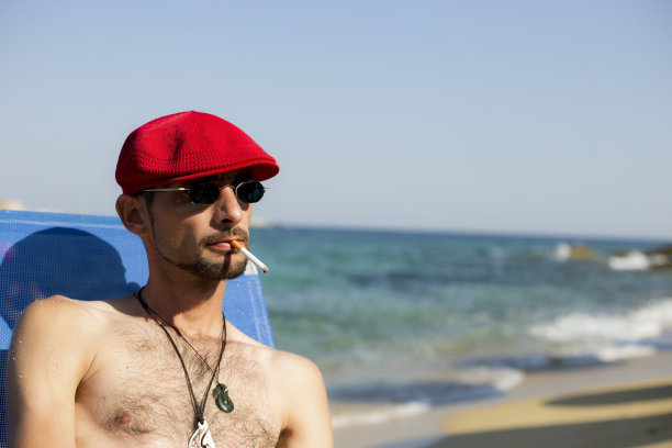 在海边放松图片下载