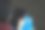 一个女孩和黑屏平板电脑图片下载