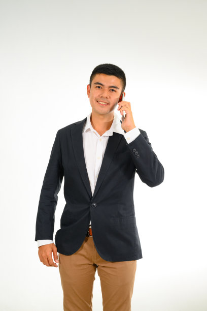 男人用手机在黑白地做生意图片下载