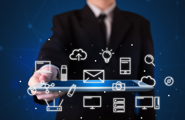 商人拿着平板电脑与媒体图形图片下载