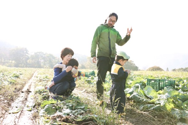 亚洲农民的家庭图片下载