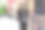 一人/全身/正面/腰部以上/漂亮的金发z一代女性/年轻女性摄影师/摄影/站在皮夹克谁是微笑/快乐/愉快/大笑图片下载