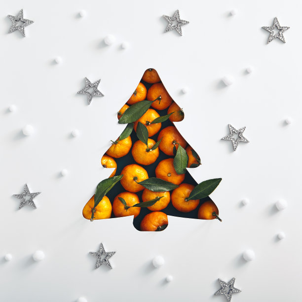 有橘子和雪花图案的圣诞树图片下载