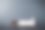 电视柜在现代的空房间，黑暗的墙壁。图片下载