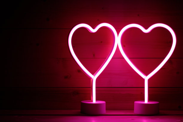 两霓虹灯的心图片下载