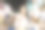 亚洲女性喜欢奶茶和夜市的街头小吃图片下载