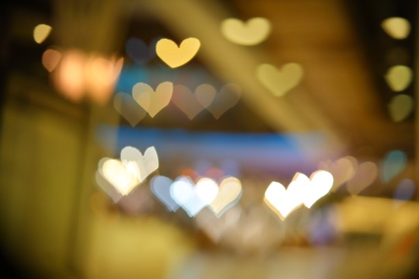 影像模糊的光爱购物，室内在商业中心图片下载