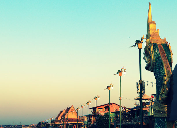 那伽塑像装饰步行街图片下载