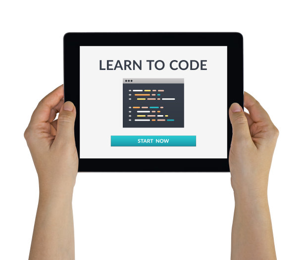 手握平板电脑与学习编码的概念在屏幕上图片下载