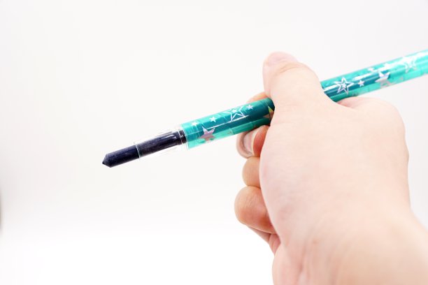 新的可扭彩色蜡笔着色图片下载