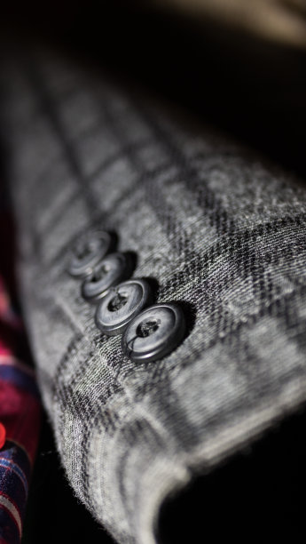 夹克袖子上的纽扣是方形的图片下载