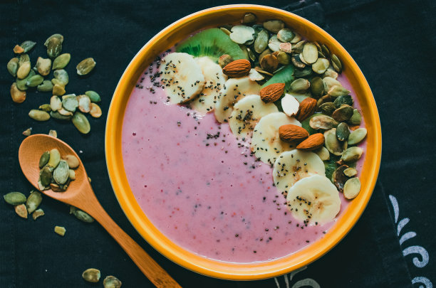 早餐碗里有水果，俯视图，健康食品图片下载