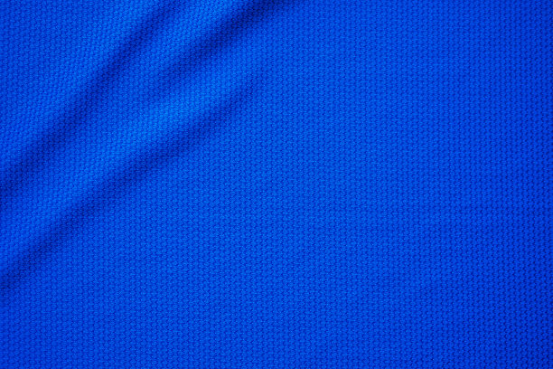 蓝色足球运动衫服装面料质地运动服背景，特写俯视图图片下载