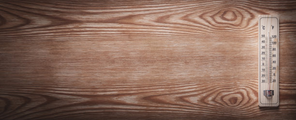 木制温度计在木制背景上。图片下载