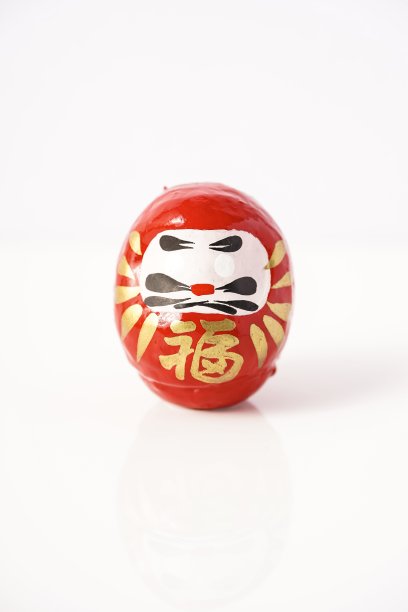 Doruma Doll孤立的白色图片下载