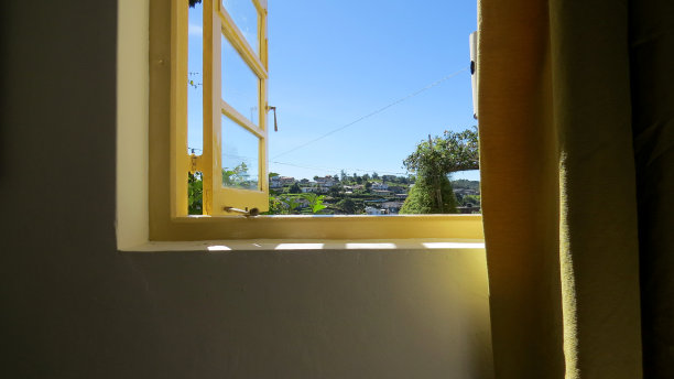 窗外是阳光明媚的清晨图片下载