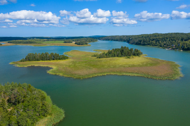 夏季奥兰群岛鸟瞰图。芬兰。这个群岛。无人机从上面拍摄的照片。北欧自然景观。图片下载