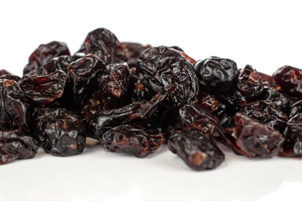 分离于白色上的干越橘图片下载