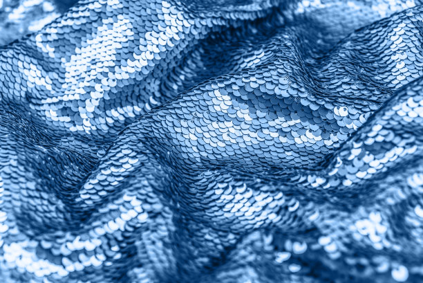 闪亮的面料与亮片，抽象的背景色调蓝色。图片下载