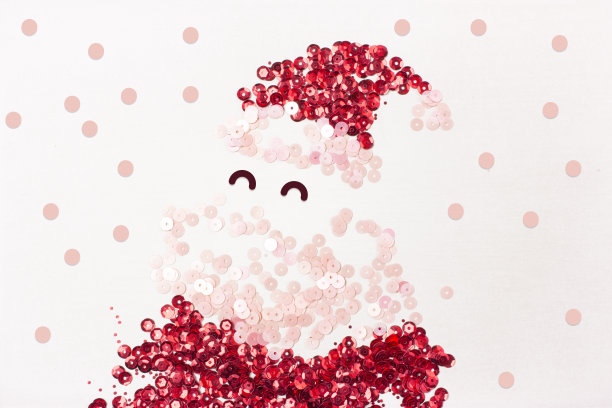 装饰卡通儿童圣诞老人的胡子和帽子，以红色和粉红色的亮片在白色的背景与飘落的雪图片下载