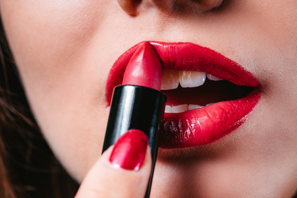 女人用口红图片下载