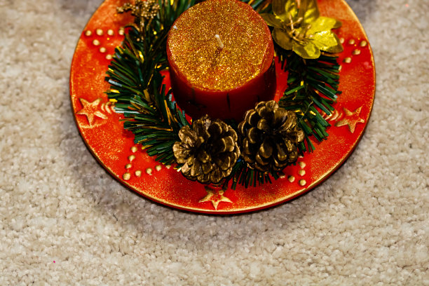 圣诞概念，近距离隔离圣诞蜡烛。图片下载