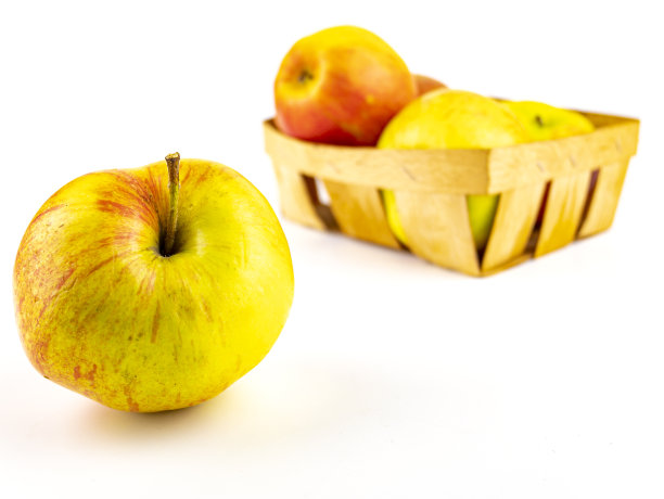 苹果在白色背景与文字的地方。图片下载