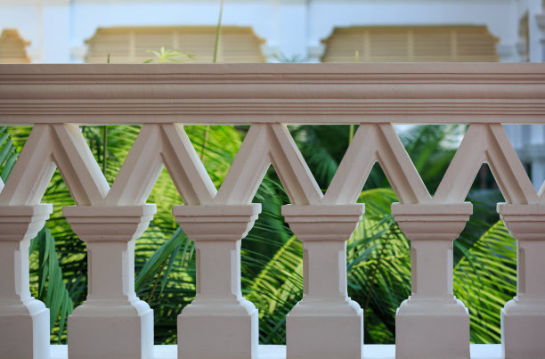 东南复古风格混凝土建筑围栏细部视图图片下载