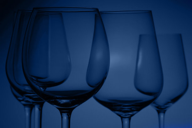 蓝色酒杯图片下载
