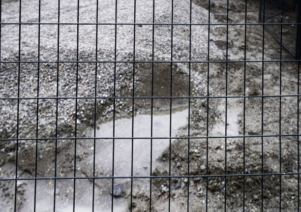 铁丝金属栅栏纹理柔和聚焦。图片下载