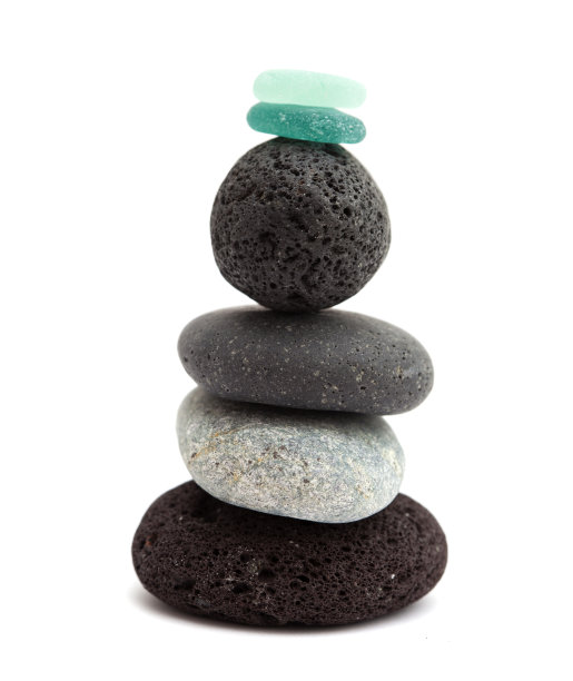 小禅宗金字塔的黑色熔岩卵石图片下载