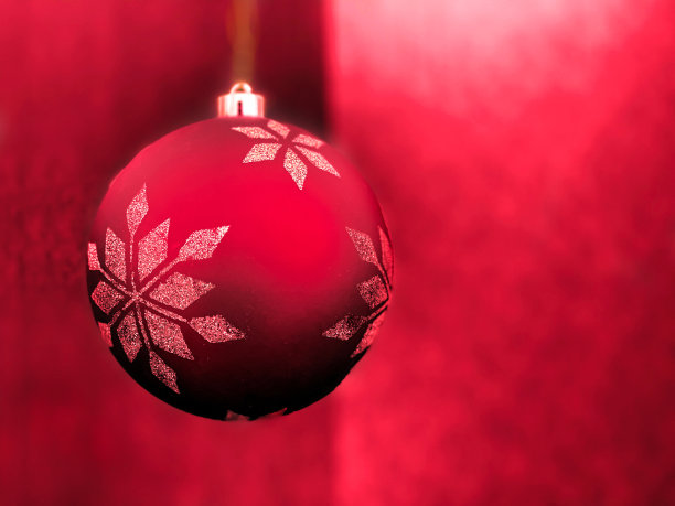 红色节日雪装饰品图片下载