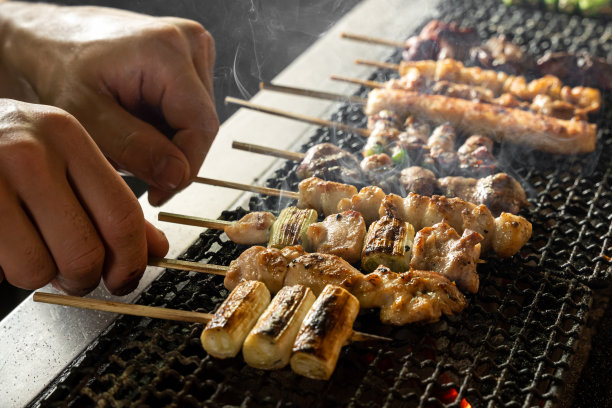 日本的烤鸡肉串图片下载