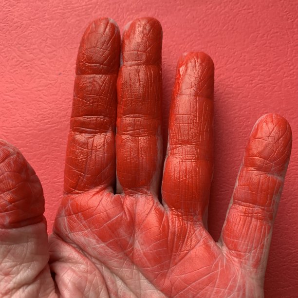 高级女性手上的红色油漆图片下载