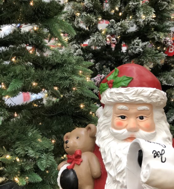 圣诞老人在圣诞树前装饰图片下载