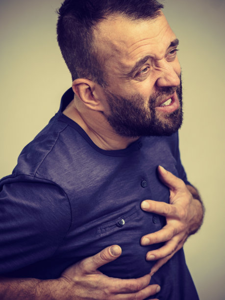 心脏病发作的男人图片下载