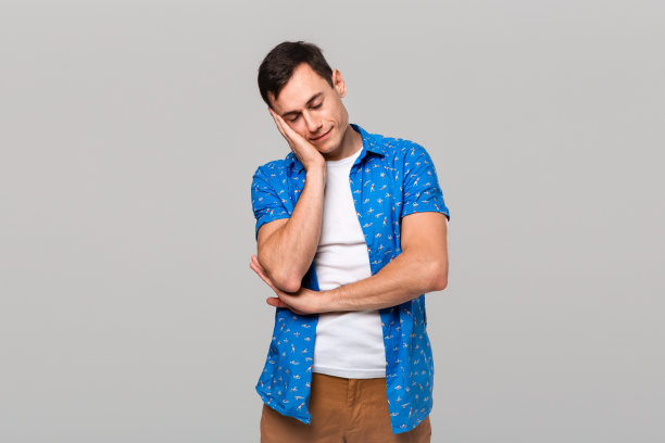 人累了，就站着睡觉。图片下载