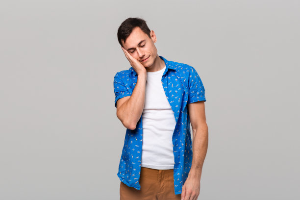 人累了，就站着睡觉。图片下载