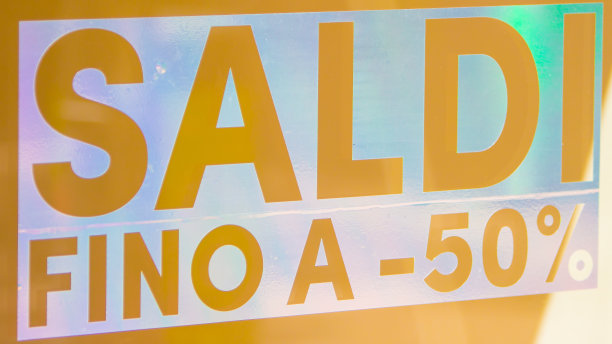 意大利购物大甩卖标语高达五折，特价，saldi fino一折图片下载