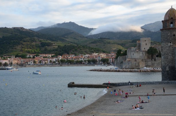 科利乌尔，加泰罗尼亚/法国- 2015年8月28日:科利乌尔，加泰罗尼亚，法国图片下载