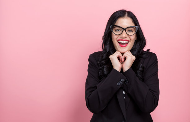 快乐的年轻女子图片下载